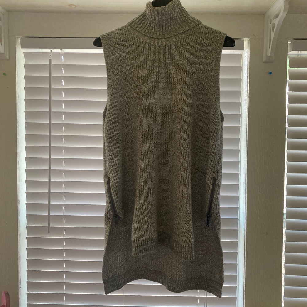 GRAY TURTLENECK ~ CALVIN KLEIN~ XL BEAUTIFUL